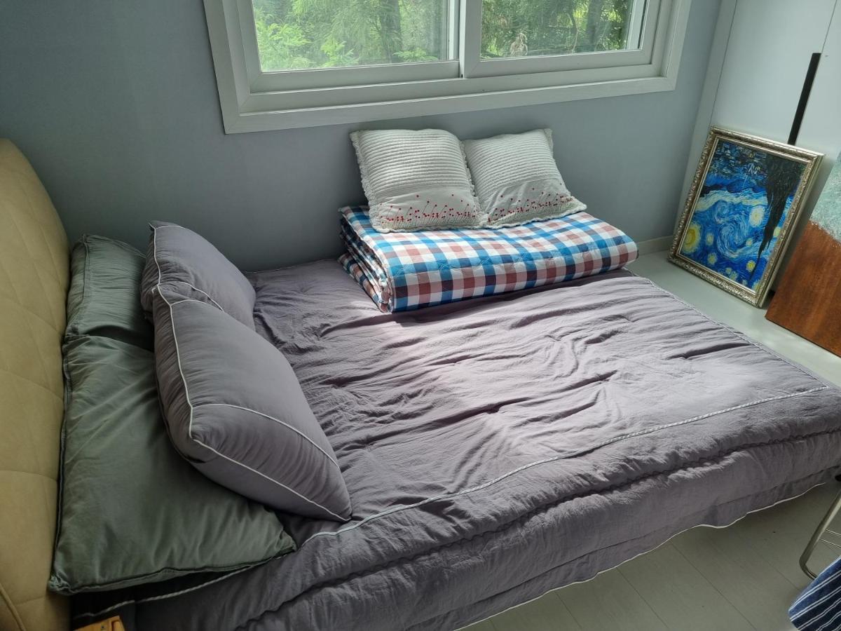 Gashi Sarang Bed and Breakfast Seogwipo Exteriör bild