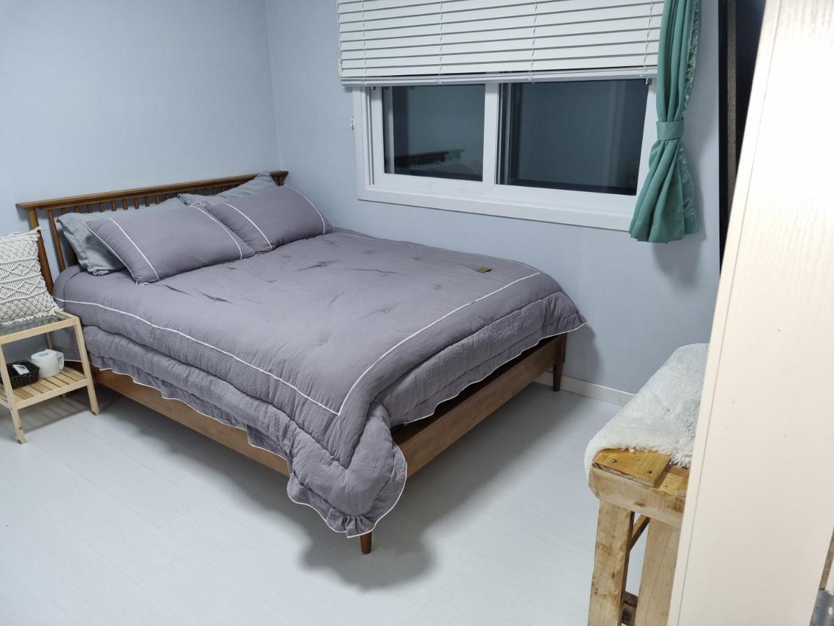 Gashi Sarang Bed and Breakfast Seogwipo Exteriör bild