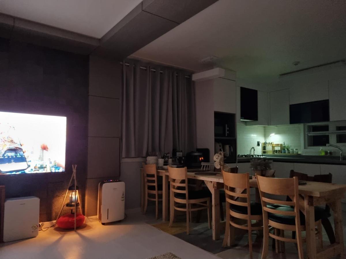 Gashi Sarang Bed and Breakfast Seogwipo Exteriör bild